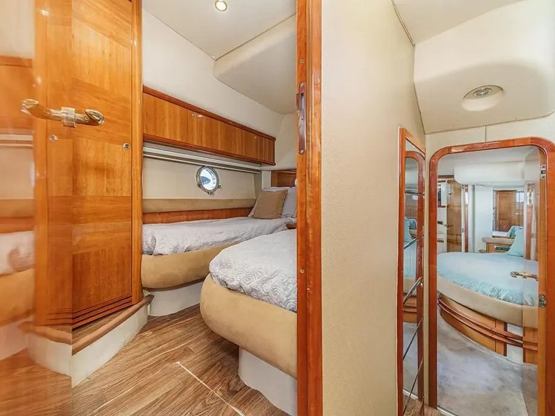 TruLou yacht - Below Deck Corridor Cabin View
