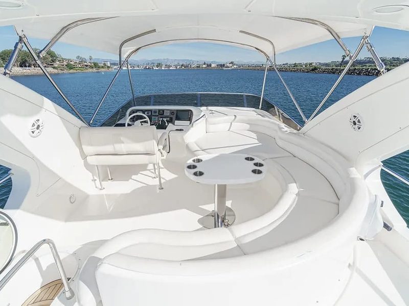 TruLou yacht - Flybridge Seating with Ocean Views