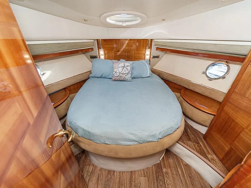 TruLou yacht - Forward VIP Stateroom Ensuite